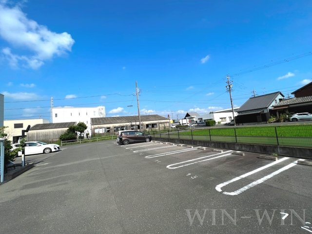 グラスフルール Aの駐車場