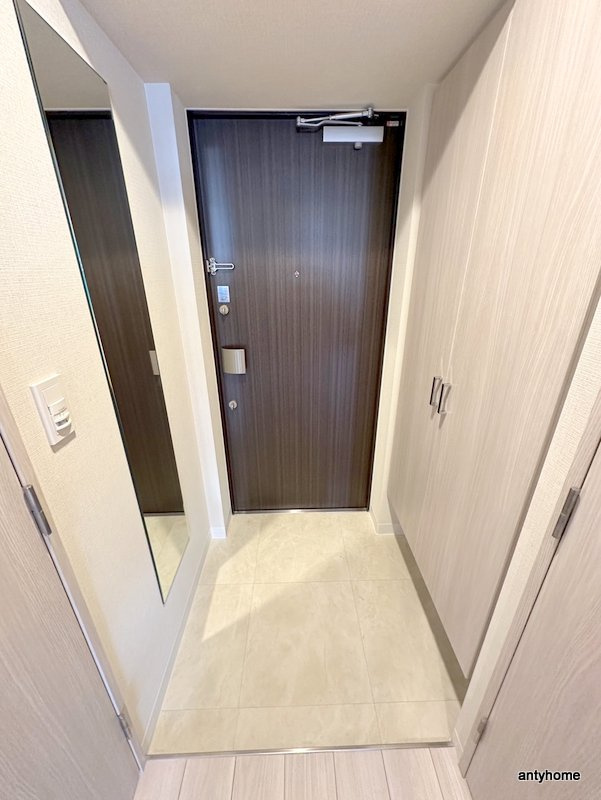 エスグランデ難波グランツ　仲介手数料無料の玄関