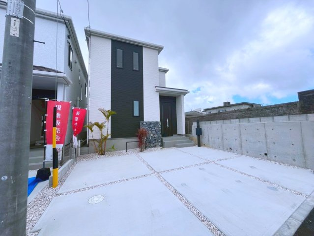 ハートフルタウンうるま市田場Ⅵ　1号棟の外観|並列3台可能