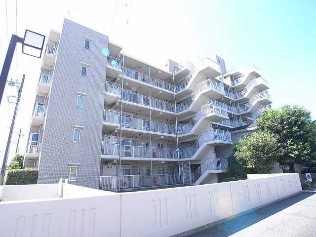 レックス小山プレニエの外観