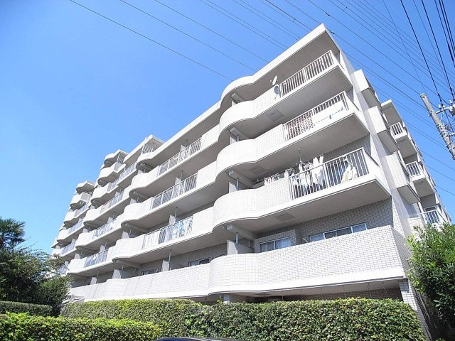 レックス小山プレニエの外観