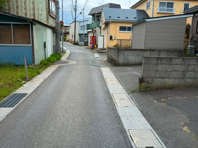 【中古住宅】八戸市長者２の前面道路含む現地写真|前面道路含む現地写真です