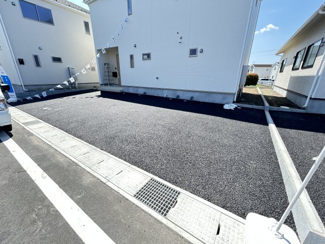 新築　前橋市青柳町第26　クレイドルガーデン　2号棟の駐車場|現地写真　駐車スペースは2台分可能です！
