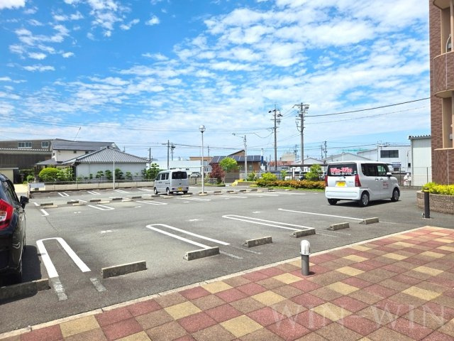 ルネスグランドール Ⅱの駐車場