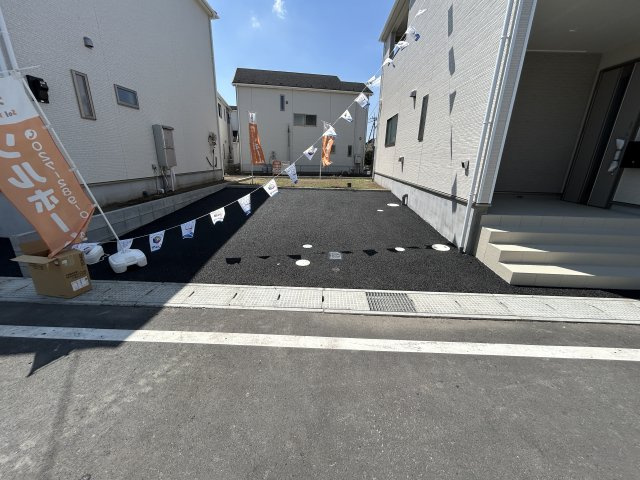 新築　前橋市青柳町第26　クレイドルガーデン　3号棟の駐車場|現地写真　駐車スペースは2台分可能です！
