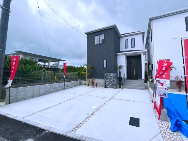 ハートフルタウンうるま市田場Ⅵ　3号棟の外観|駐車並列3台可能