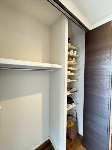 私部南3丁目　中古一戸建ての収納|玄関収納
■物件内覧・資金計画相談・住宅ローン相談、リフォーム相談、お問合せ受付中■
※当日・翌日のご内覧、ご相談はお電話でのお問合せがスムーズです！