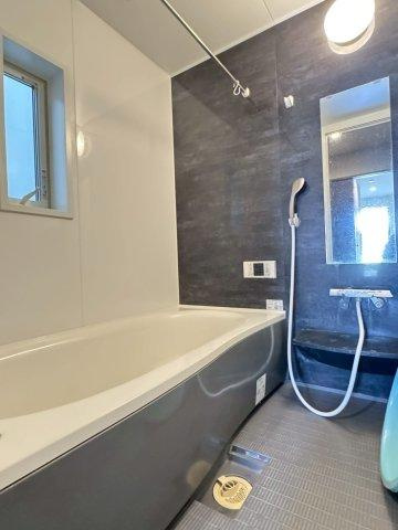 私部南3丁目　中古一戸建ての浴室|オートバス　浴室換気乾燥暖房機付き
■物件内覧・資金計画相談・住宅ローン相談、リフォーム相談、お問合せ受付中■
※当日・翌日のご内覧、ご相談はお電話でのお問合せがスムーズです！