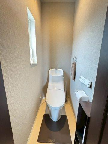 私部南3丁目　中古一戸建ての内装|トイレ2ヶ所
■物件内覧・資金計画相談・住宅ローン相談、リフォーム相談、お問合せ受付中■
※当日・翌日のご内覧、ご相談はお電話でのお問合せがスムーズです！