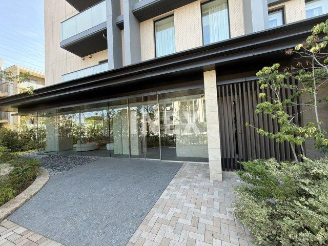 横浜市神奈川区片倉１丁目の賃貸マンションのエントランス