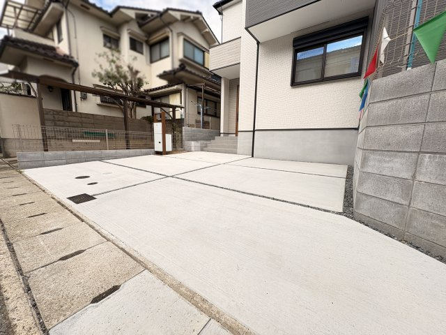 神戸市西区長畑町　新築戸建の駐車場