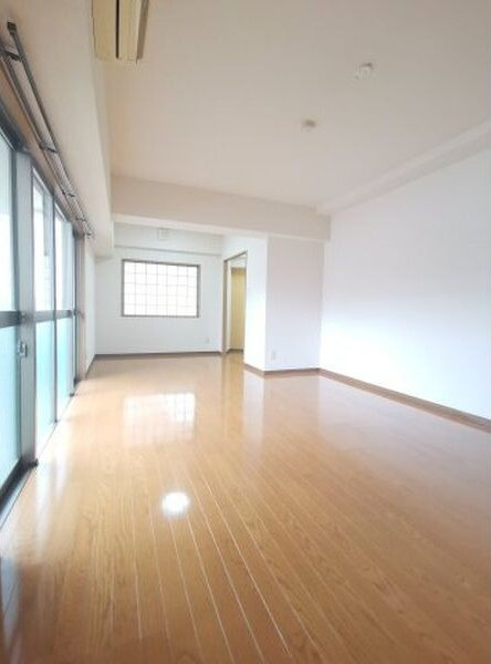 シャルマン高社の居間・リビング