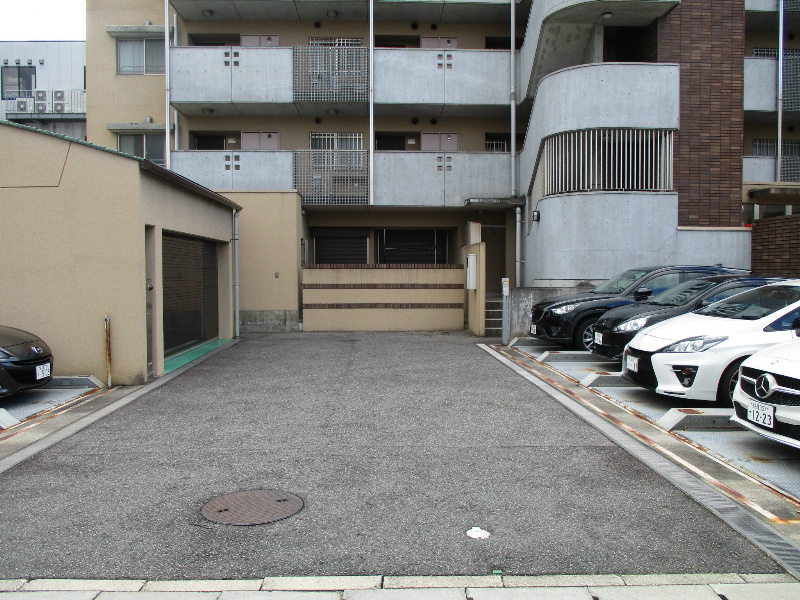 シャルマン高社の駐車場