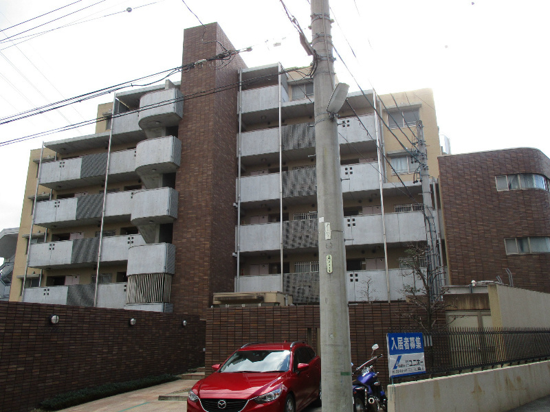 シャルマン高社の外観