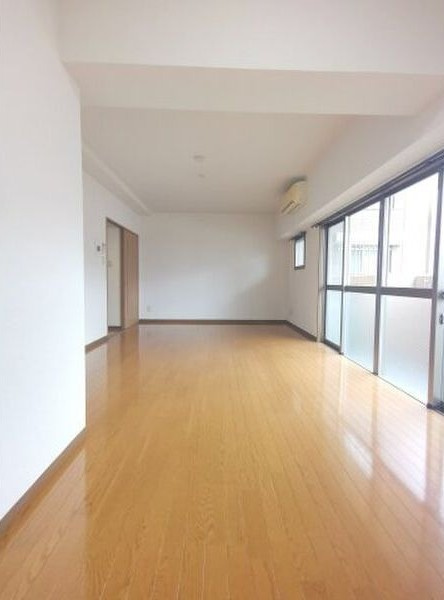 シャルマン高社の居間・リビング