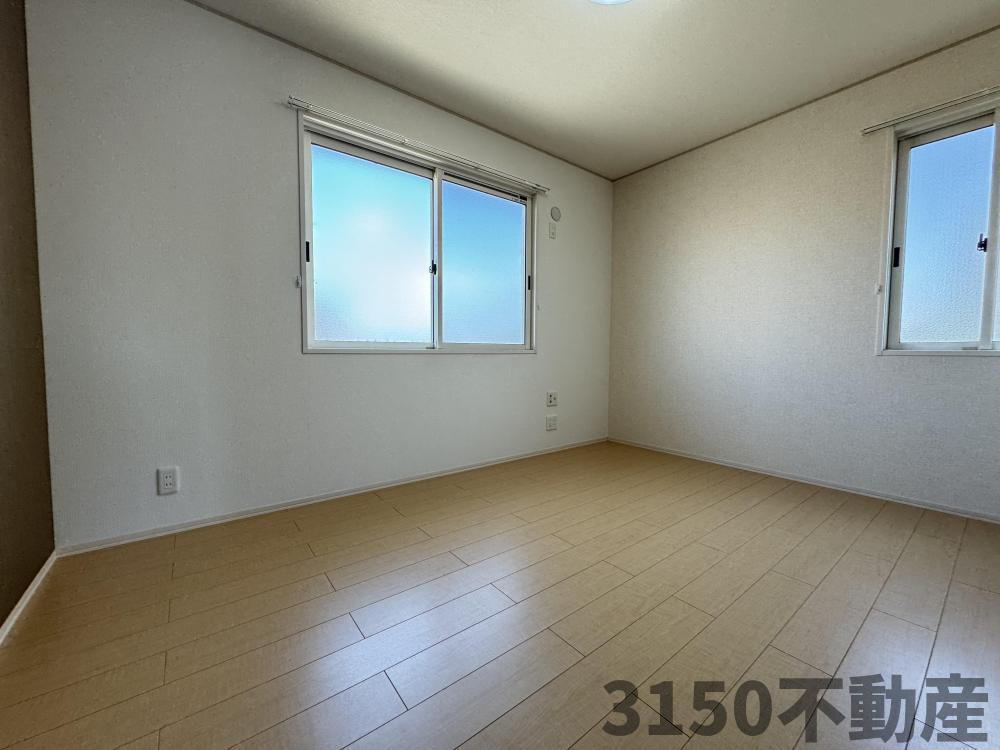 アムール江添の寝室