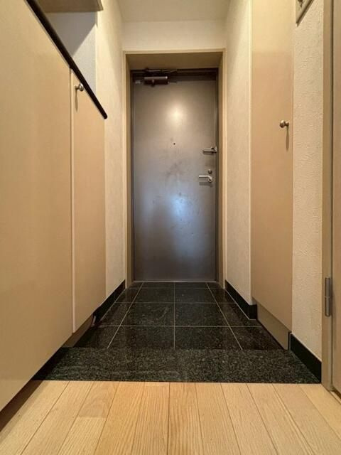 カルムインフォアームズ東京コアの玄関