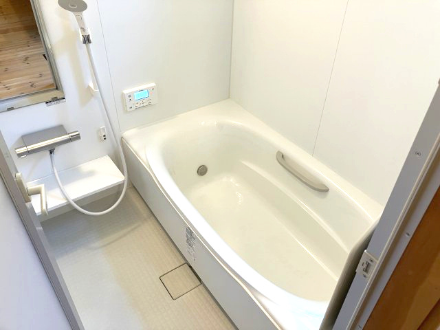 栃江　中古戸建　3LDKの浴室|LIXIL製のユニットバスです。