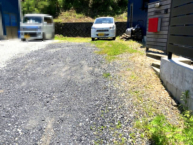 栃江　中古戸建　3LDKの駐車場|駐車スペースは並列2台、縦列で並べれば4台駐車可能です！