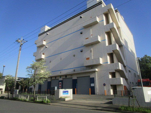 大田区城南島２丁目の倉庫の外観