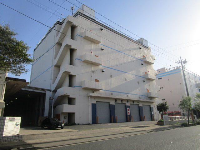 大田区城南島２丁目の倉庫の外観