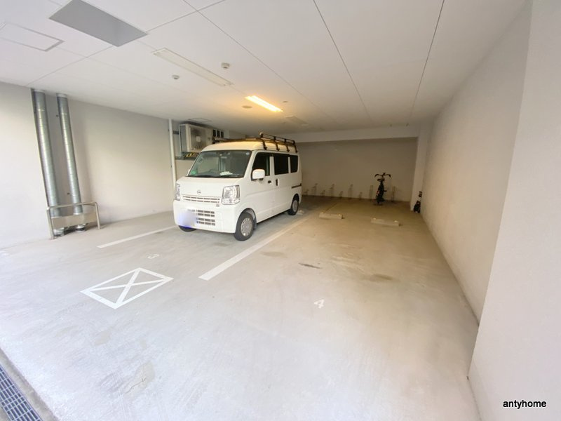 SERENiTE北浜　仲介手数料無料の駐車場