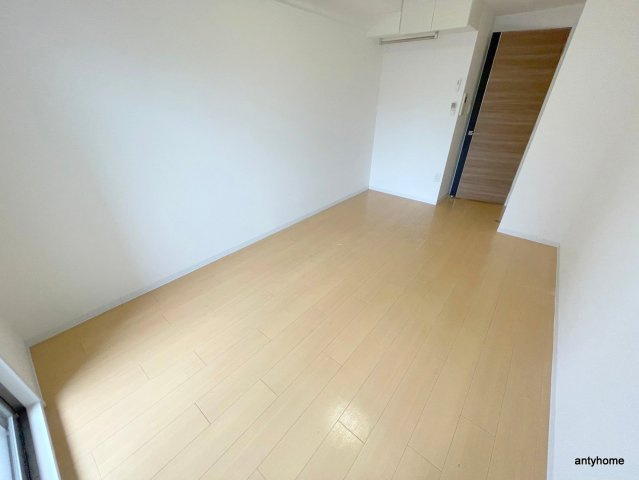 セレニテ本町グランデ　仲介手数料無料の居間・リビング