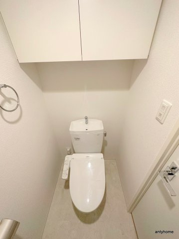 セレニテ本町東リアン　仲介手数料無料のトイレ