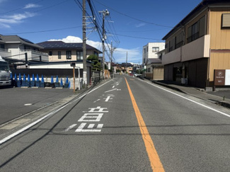 【前面道路含む現地写真】 | 南側9.8m公道に面しています。