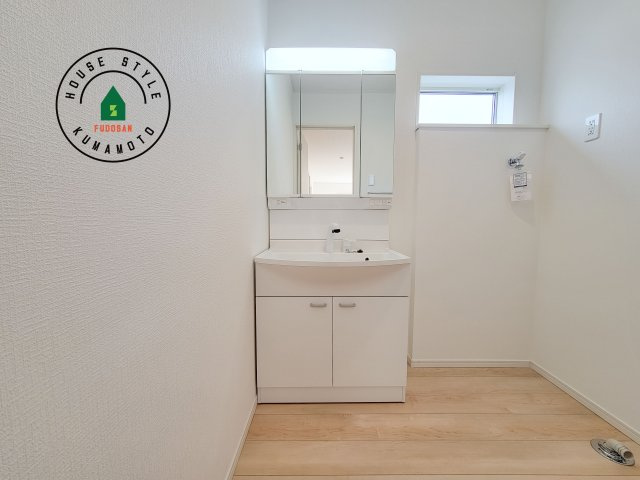 菊池市西寺第2-4棟（1号棟）の独立洗面台|洗面所は小さなプライベートスペース。歯磨き、洗顔と毎日施す個人空間。