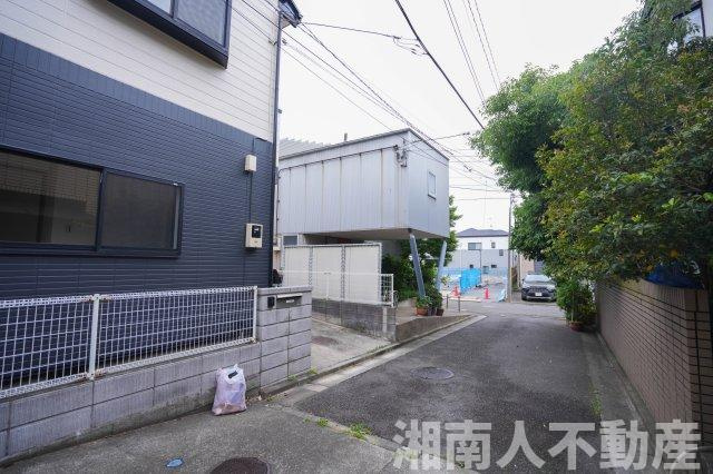 藤沢市鵠沼藤が谷４丁目１９－１９戸建ての前面道路含む現地写真|前面道路含む現地写真です