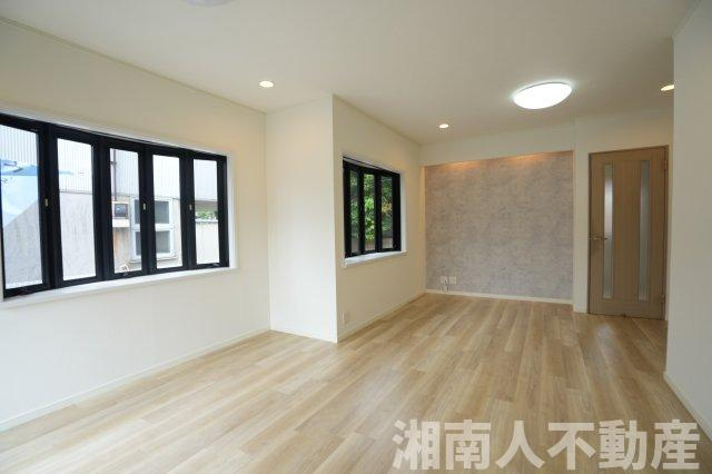 藤沢市鵠沼藤が谷４丁目１９－１９戸建ての居間・リビング|こちらのリビングで趣味の時間をお楽しみください