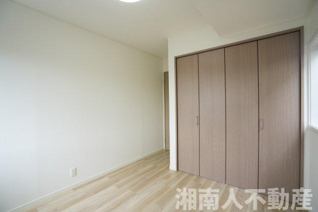 藤沢市鵠沼藤が谷４丁目１９－１９戸建ての洋室|広々とした洋室です