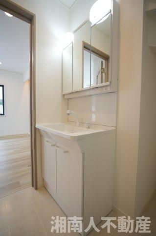 藤沢市鵠沼藤が谷４丁目１９－１９戸建ての独立洗面台|独立洗面台、朝の身支度には欠かせません