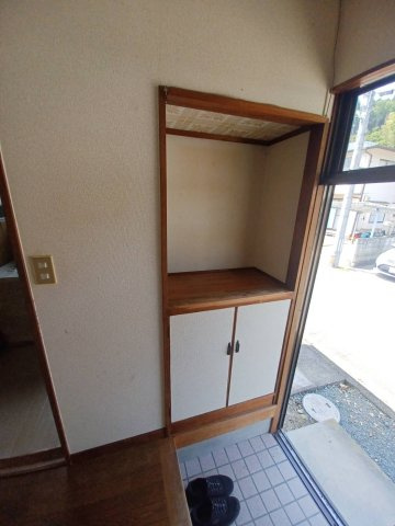 みどり宅建寺前貸家の玄関