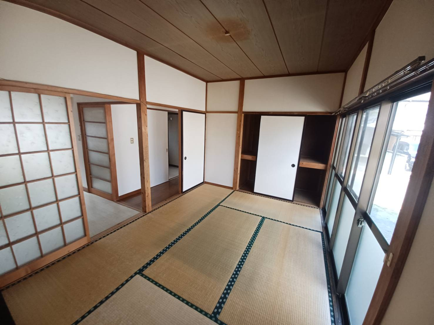 みどり宅建寺前貸家の和室