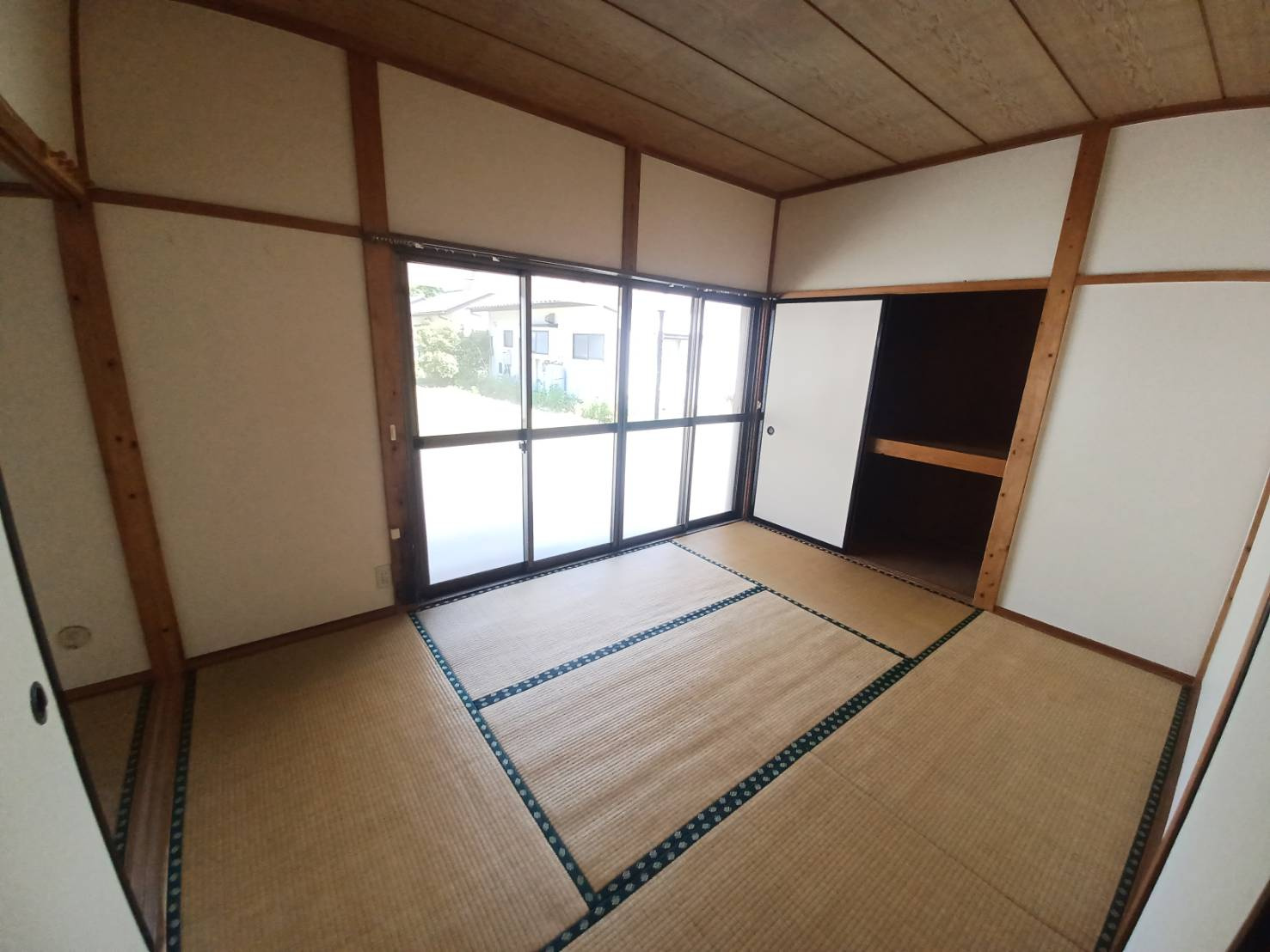 みどり宅建寺前貸家の和室