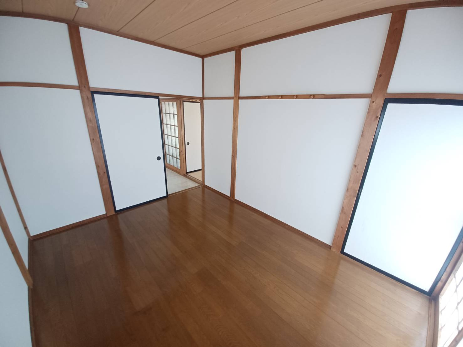 みどり宅建寺前貸家の居間・リビング