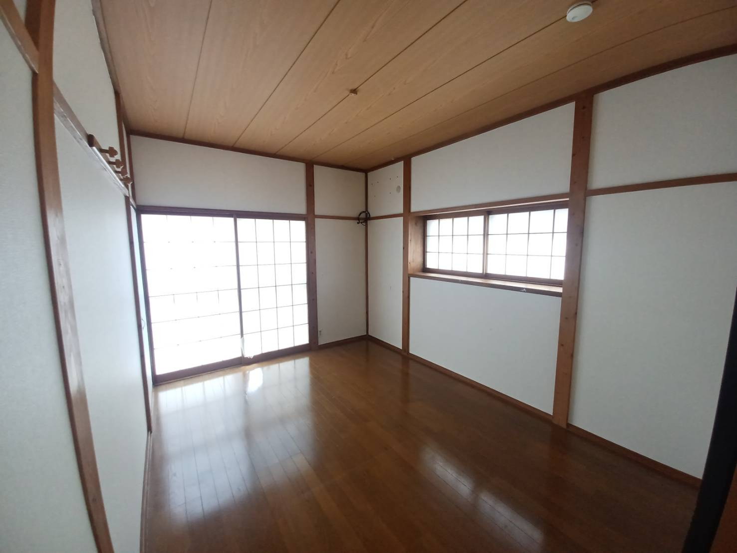 みどり宅建寺前貸家の居間・リビング