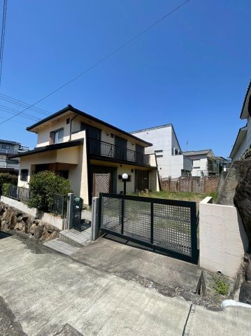 香里園桜木町　中古一戸建ての外観|新しい生活にいかがでしょうか？外観はお住まいの顔になります。こだわりたいポイントですね。外壁塗装や屋根塗装のご相談も承っております。
■現地内覧・資金計画相談・住宅ローン相談もお問合せ受付中■