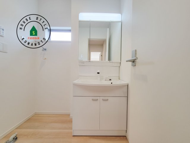 菊池市西寺第2-4棟（2号棟）の独立洗面台|洗面所は小さなプライベートスペース。歯磨き、洗顔と毎日施す個人空間。