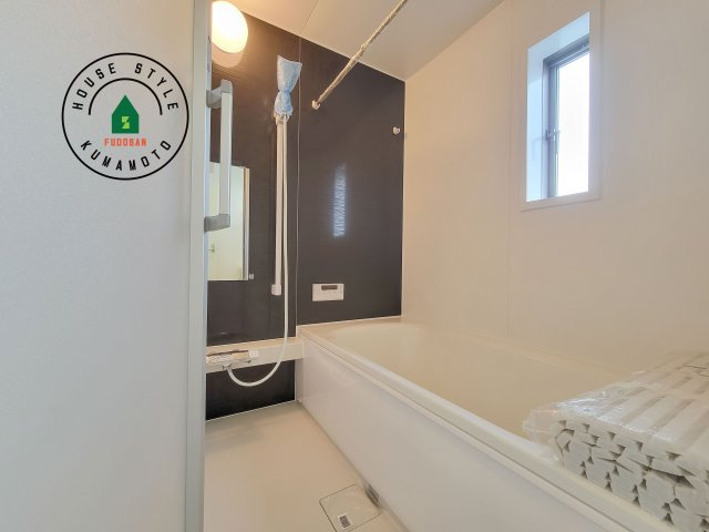 菊池市西寺第2-4棟（2号棟）の浴室|浴室は一日の疲れを癒す場所だから、家族みんながゆったりできる快適設計。追い炊き機能付きオートバス。安定した温度で、いつでも快適に入浴できます。