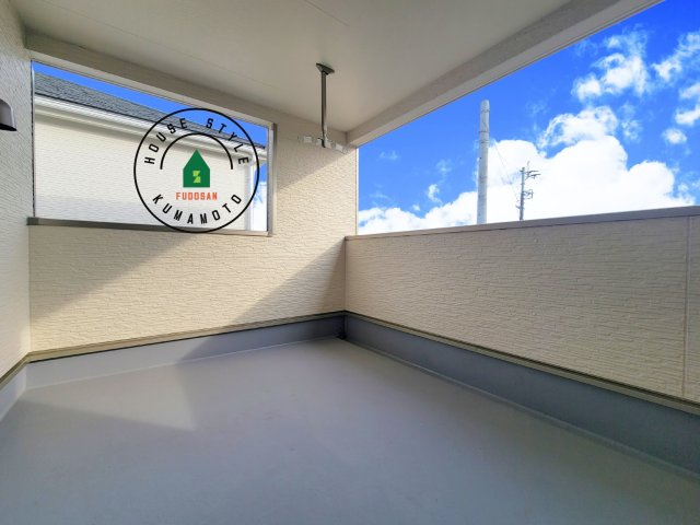 菊池市西寺第2-4棟（2号棟）のバルコニー|バルコニーに自分のこだわりをもたせる。120％自由自在のバルコニー。もちろんお洗濯物を干す、ゴミを一時保管するなどもおまかせください。バルコニーを多目的スペースとして考えてみましょう。