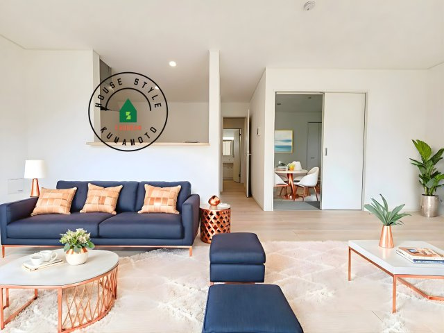 菊池市西寺第2-4棟（2号棟）の居間・リビング|明るく開放的なリビングダイニングは豊かな陽光が注ぎ込み、やすらぎの空間を演出してくれます。ご家族で楽しいひとときをお過ごし下さい。※家具はCGを合成したものです。