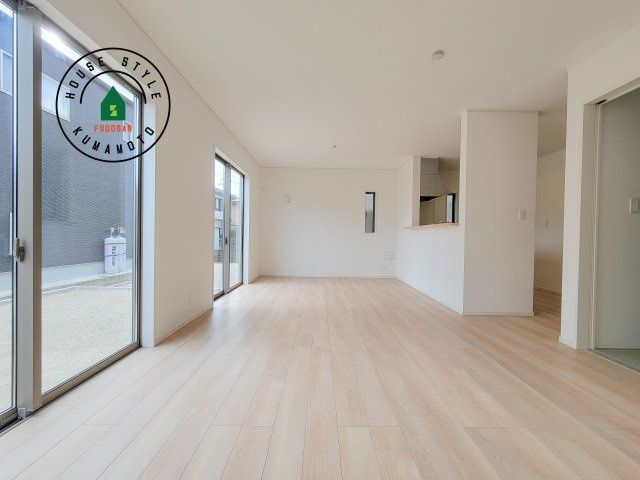 菊池市西寺第2-4棟（2号棟）の居間・リビング|多くの時間を過すことになるリビングだからこそ、いつも穏やかな空間・解放感が味わえ毎日が充実します。