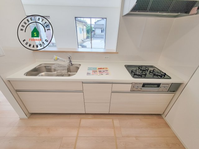 菊池市西寺第2-4棟（2号棟）のキッチン|忙しい朝でも家族揃って食事をしたいゆとりあるダイニングスペース。