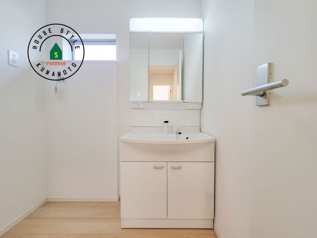 菊池市西寺第2-4棟（3号棟）の独立洗面台|洗面所は小さなプライベートスペース。歯磨き、洗顔と毎日施す個人空間。