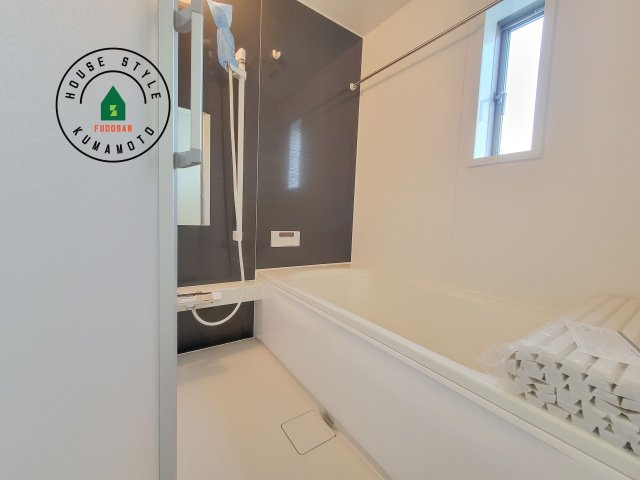 菊池市西寺第2-4棟（3号棟）の浴室|浴室は一日の疲れを癒す場所だから、家族みんながゆったりできる快適設計。追い炊き機能付きオートバス。安定した温度で、いつでも快適に入浴できます。