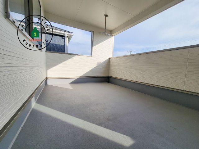 菊池市西寺第2-4棟（3号棟）のバルコニー|バルコニーに自分のこだわりをもたせる。120％自由自在のバルコニー。もちろんお洗濯物を干す、ゴミを一時保管するなどもおまかせください。バルコニーを多目的スペースとして考えてみましょう。