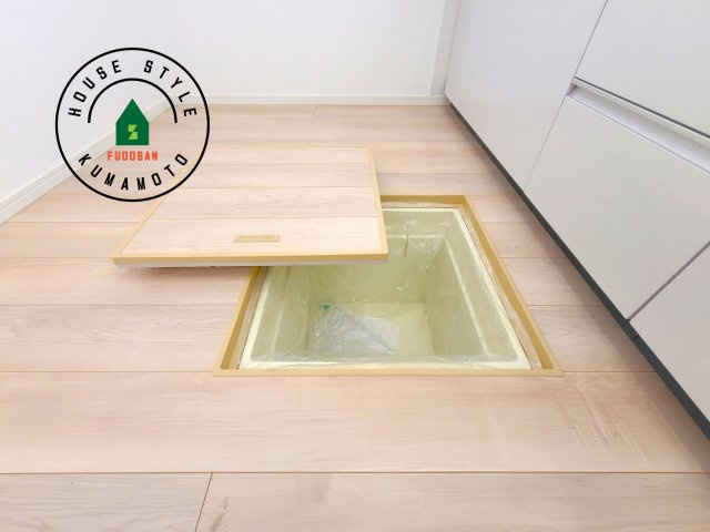 菊池市西寺第2-4棟（3号棟）の設備|床下収納　小さな間口で床下スペースを有効に使用できす。